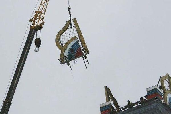 Фото Буквы «Я» сняли с крыши Нижегородской ярмарки - Новости Живем в Нижнем