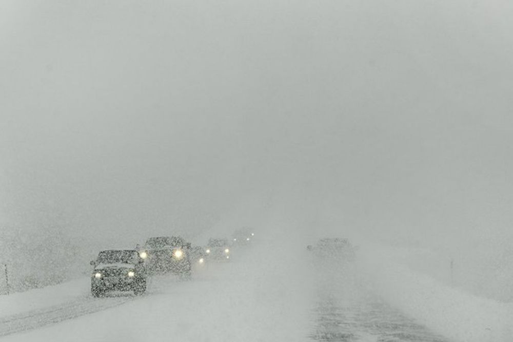 Госавтоинспекция предупредила об ухудшении обстановки на дорогах из-за снегопада