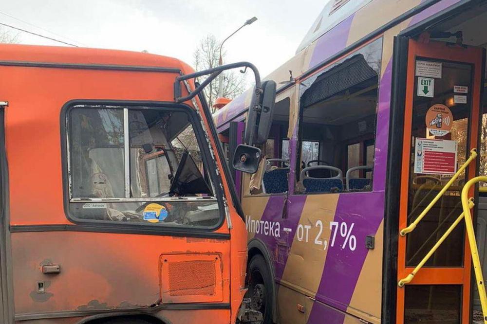 12 человек пострадали в массовом ДТП на улице Мирошникова в Нижнем Новгороде