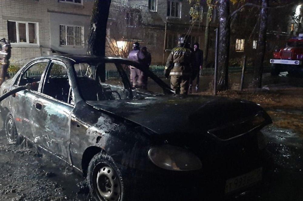 Легковой автомобиль сгорел на улице Молодёжной в Дзержинске
