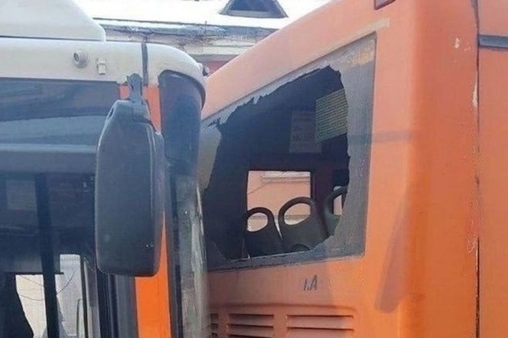 Два автобуса столкнулись на остановке в Нижнем Новгороде 13 марта
