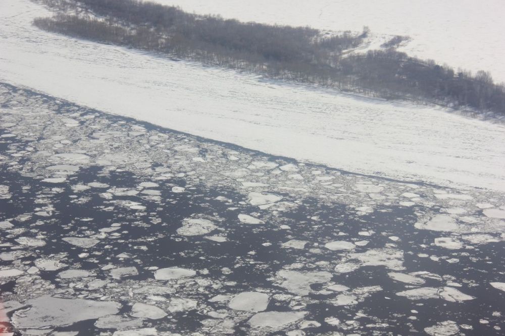 Рыбак провалился под лед и утонул 21 ноября в Нижегородской области