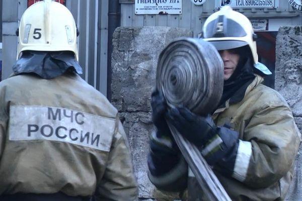 Два человека погибли на пожаре в жилом доме в Семеновском районе