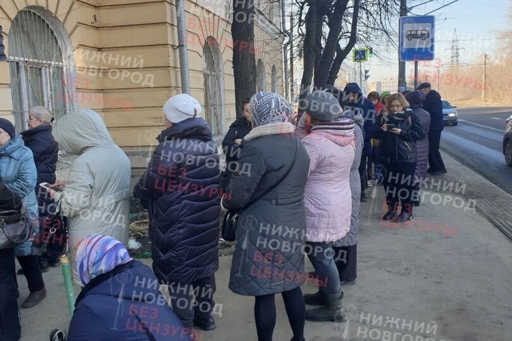 Фото Огромная очередь в городскую больницу №33 возмутила нижегородцев - Новости Живем в Нижнем