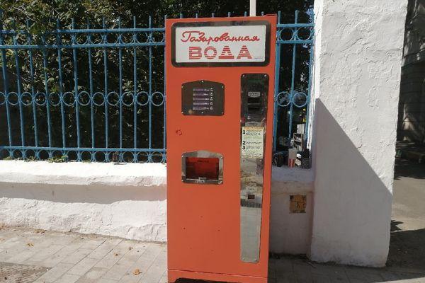 Ретро-автоматы по продаже газировки установили в центре Нижнего Новгорода