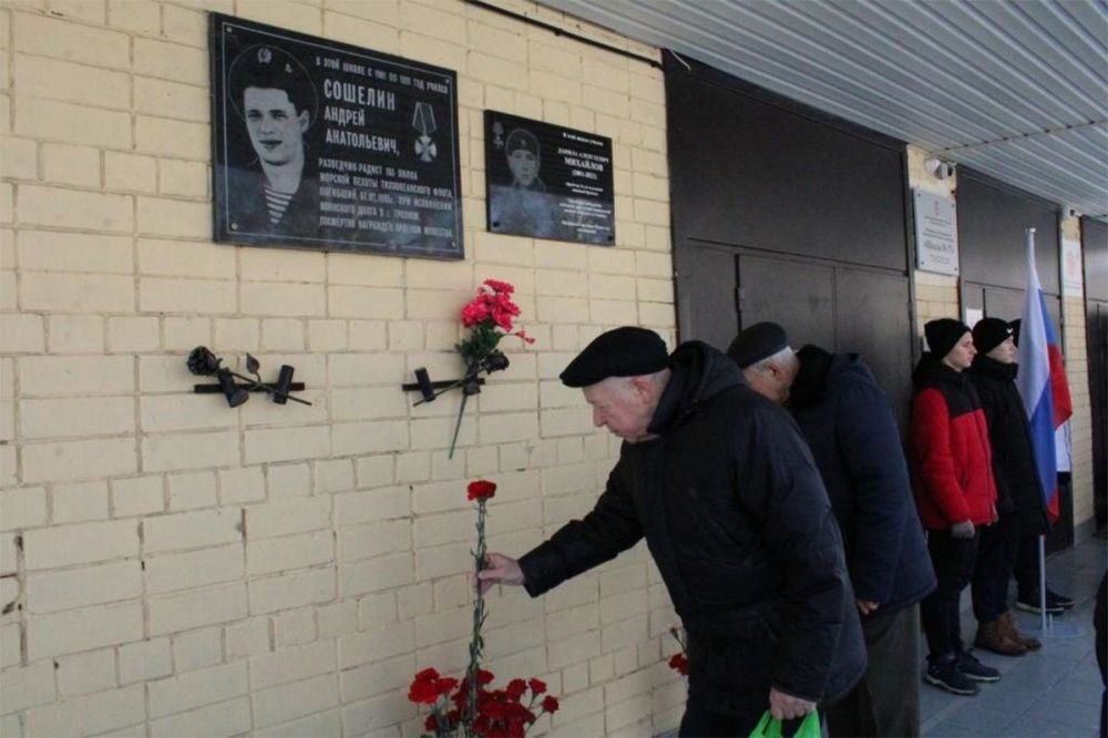 Мемориальные доски погибшим в СВО нижегородцам появились на школах №37 и №105