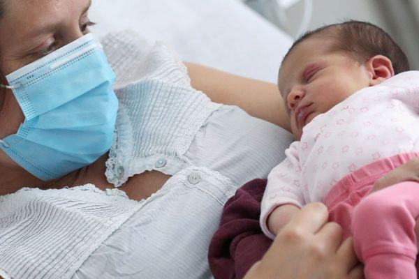 Фото Нижегородки с COVID-19 вынуждены рожать в масках - Новости Живем в Нижнем