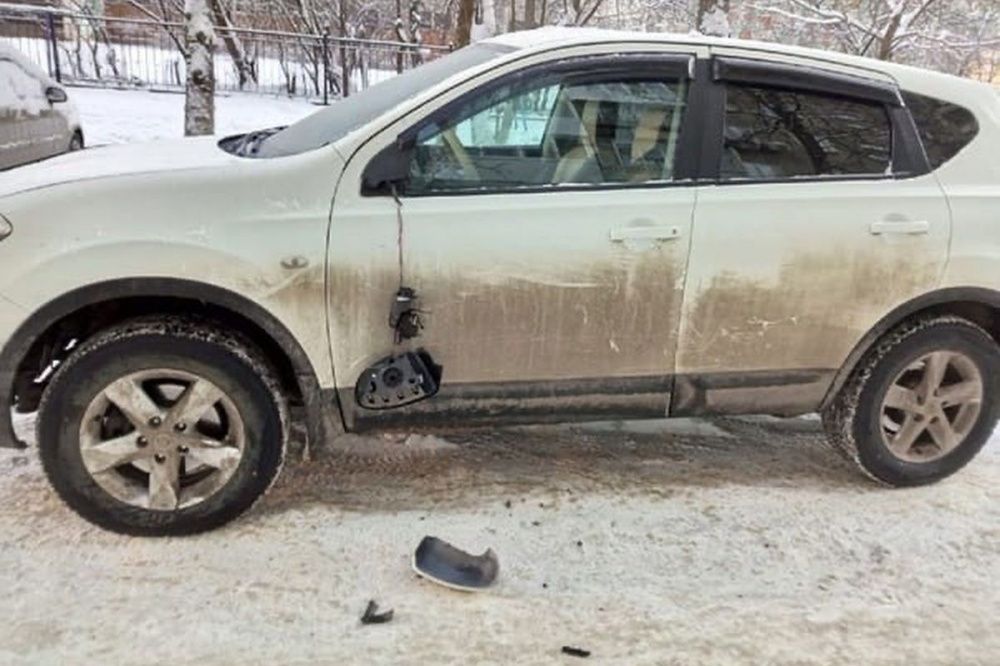 Мужчина в Дзержинске повредил около 10 припаркованных автомобилей