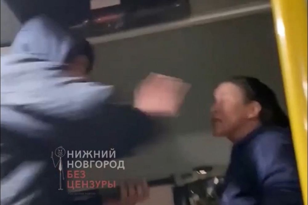 Пассажир автобуса подрался с кондуктором из-за маски в Нижнем Новгороде