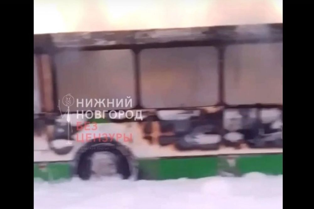 Автобус полностью сгорел на трассе в Нижегородской области 18 августа