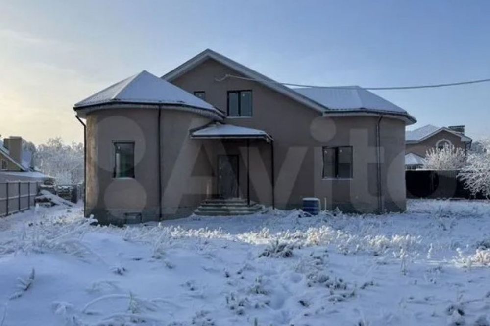 Коттедж с бункером выставили на продажу в Нижегородской области за 8,9 млн рублей