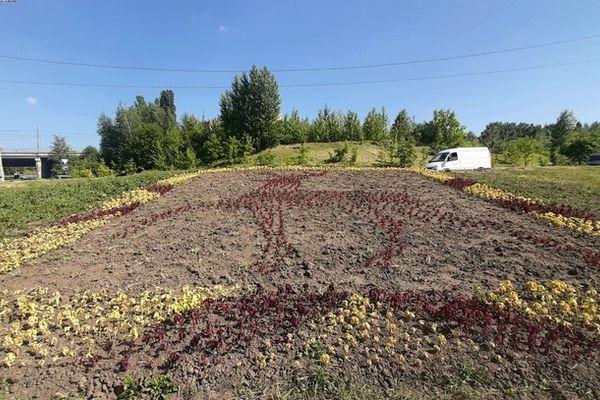 Цветы в форме гербового оленя высадили в Нижнем Новгороде