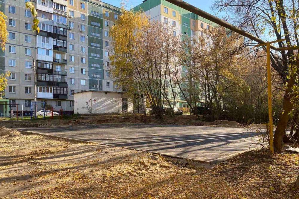 Четыре новые детские площадки начали устанавливать в Ленинском районе Нижнего Новгорода