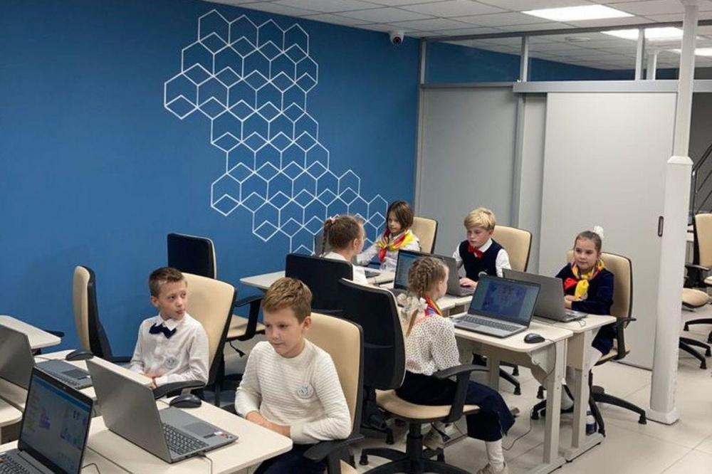 Фото Детский «IT-Куб» начал работать в школе №186 в Нижнем Новгороде - Новости Живем в Нижнем