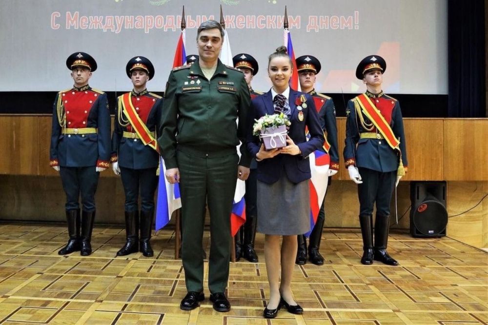 Нижегородской гимнастке Дине Авериной вручили государственную награду