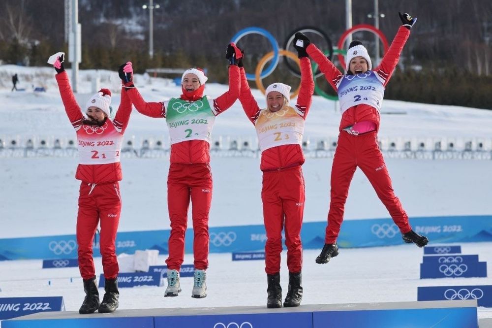 Женская сборная России по лыжным гонкам выиграла золото в эстафете
