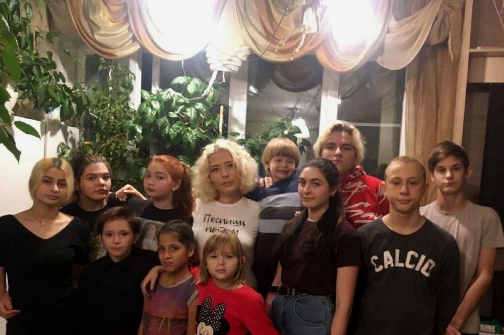 Женщину с 10 детьми выселяют из муниципальной квартиры в Нижнем Новгороде