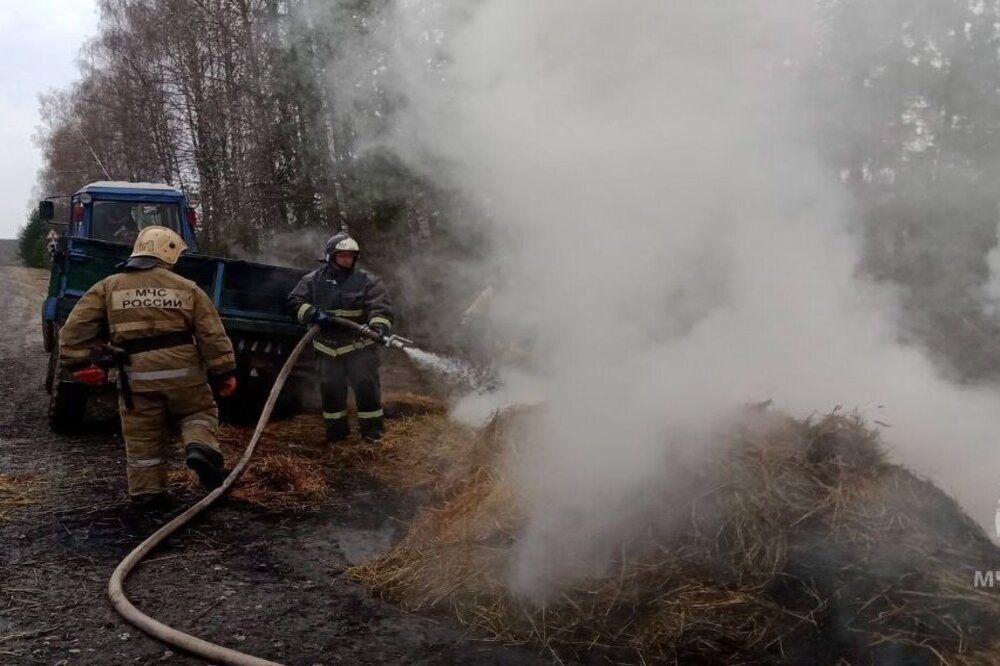 Человек пострадал при возгорании телеги с соломой в Чкаловске