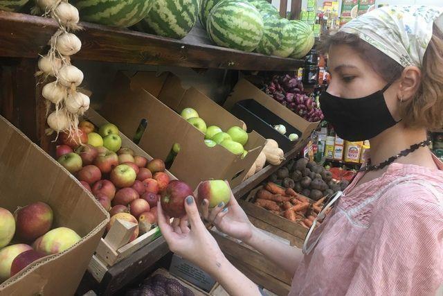 В Нижегородской области дешевеют сезонные овощи, яблоки и куриное мясо