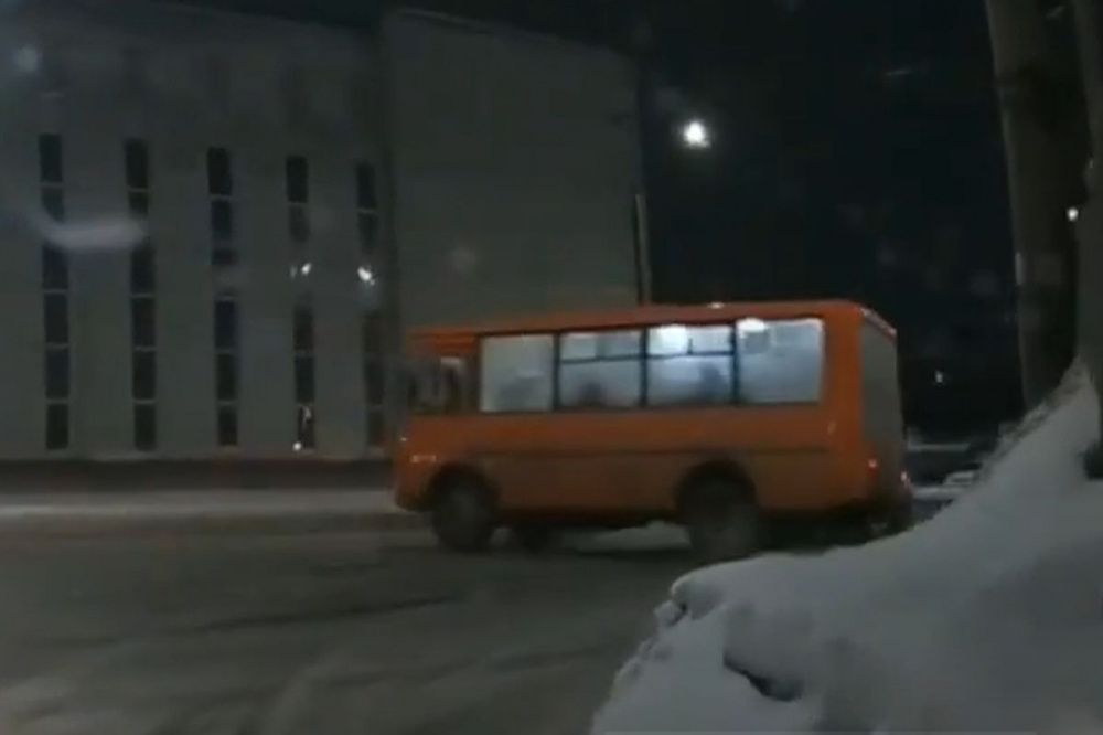 Водитель автобуса с помощью дрифта избежал ДТП в Нижнем Новгороде
