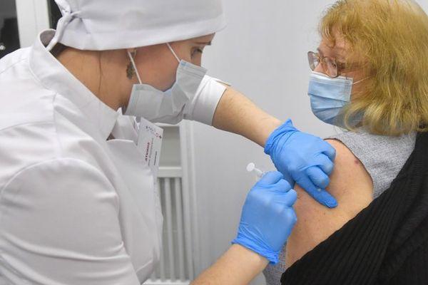 Более 30% взрослых нижегородцев сделали прививку от COVID-19