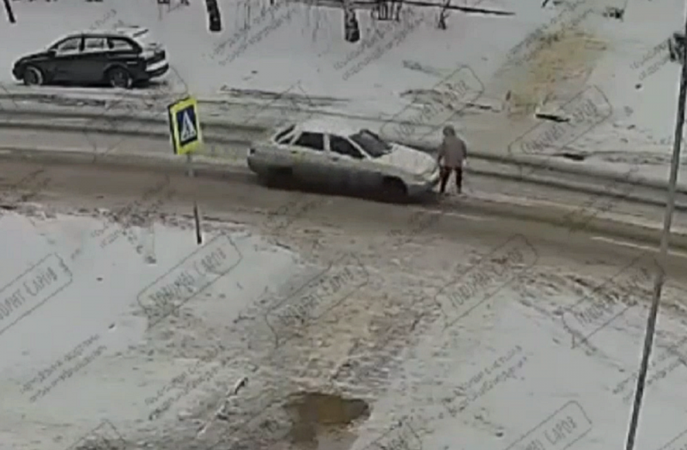 Фото Автомобиль сбил человека на пешеходном переходе в Сарове - Новости Живем в Нижнем