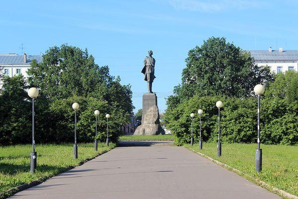 Новое освещение установили на площади Горького в Нижнем Новгороде