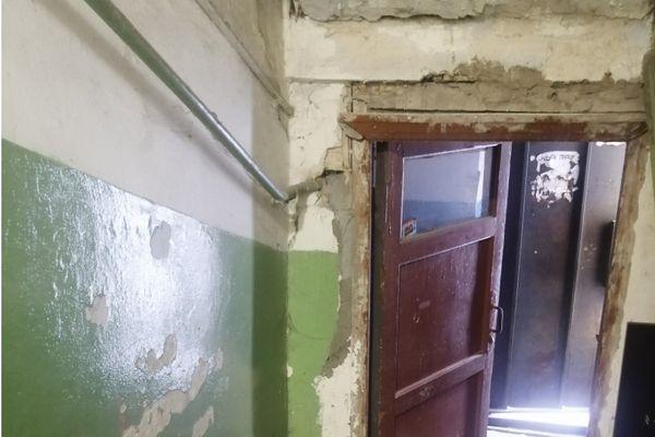Дом на ул. Дубравная в Сормовском районе г. Нижнего Новгорода трещит по швам