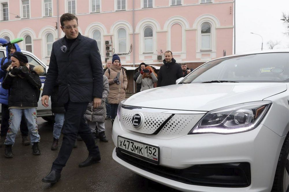 Губернатор Глеб Никитин сел за руль электротакси в Нижнем Новгороде