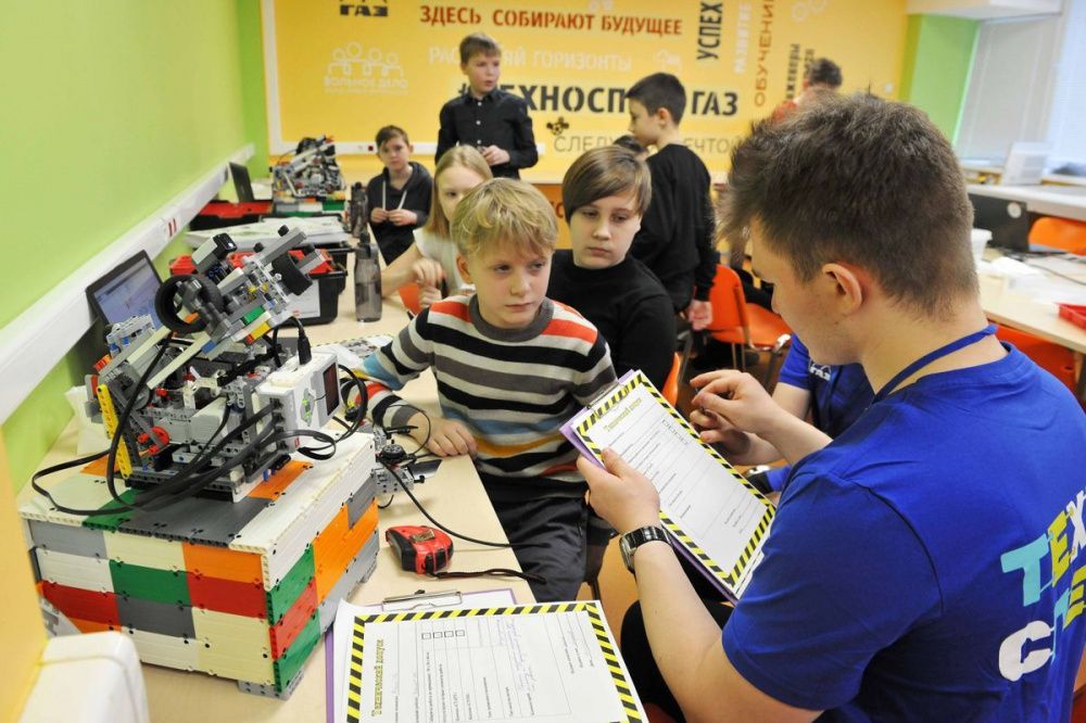 Юные техники. Корпоративный университет ГАЗ провел десятый «Робофест» для школьников