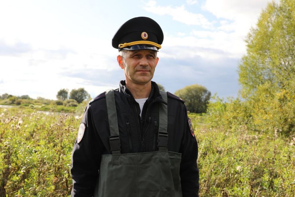 Фото Полицейский спас жизнь увязшему в болоте подростку в Нижегородской области - Новости Живем в Нижнем