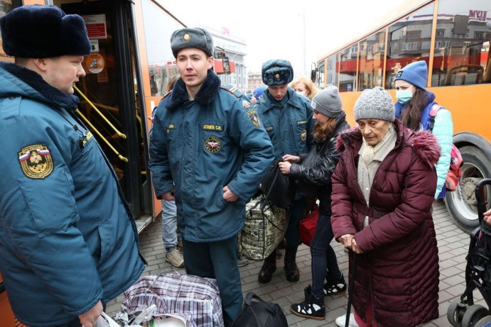 Фото В Нижний Новгород прибыли более 400 эвакуированных из Мариуполя беженцев - Новости Живем в Нижнем