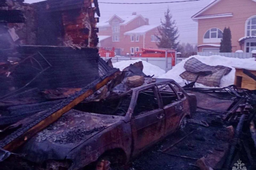 Два здания и легковой автомобиль сгорели в Нижегородской области 31 января