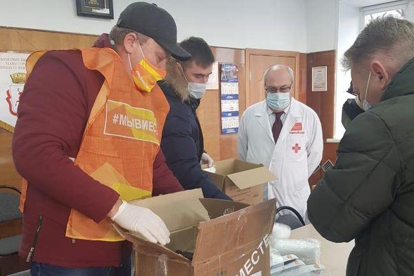 Волонтеры #МыВместе подарили партию СИЗ на станцию медпомощи в Нижнем Новгороде