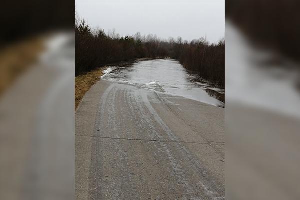 Участок дороги затопило рядом с поселком Атазик в Уренском районе