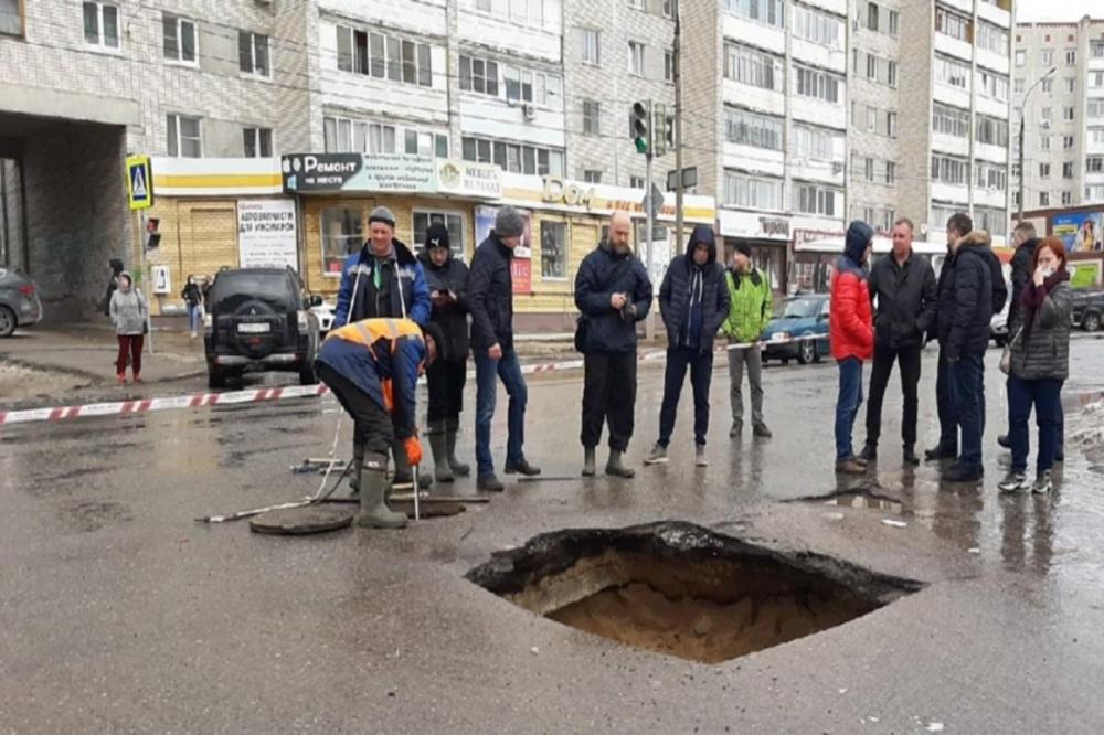 Нижегородец провалился в яму с кипятком в Автозаводском районе