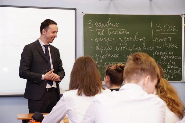 Давид Мелик-Гусейнов провел урок в гимназии №1 в Нижнем Новгороде