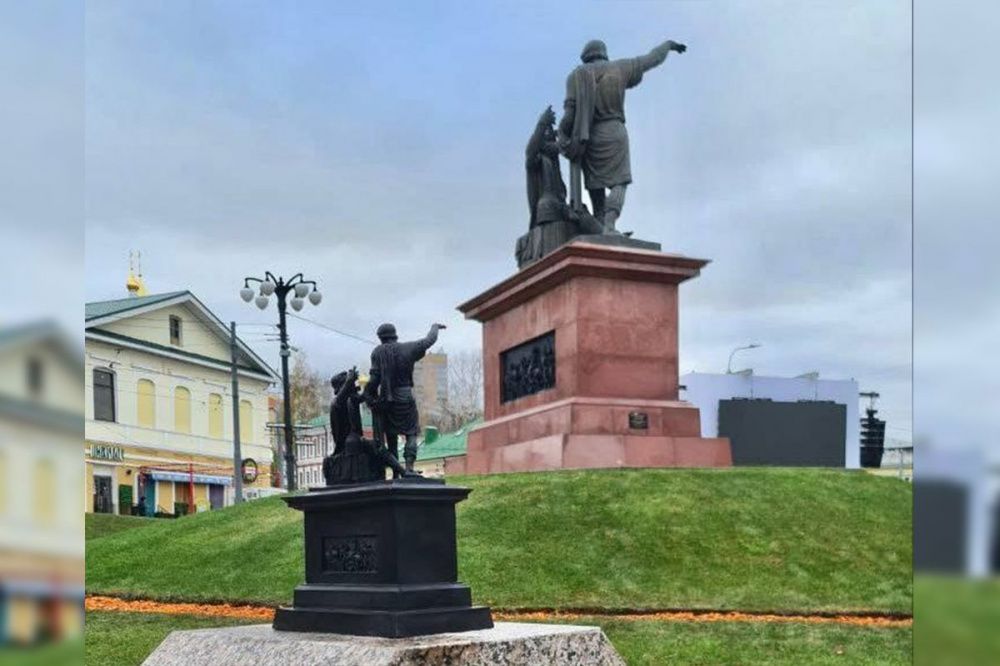 Тактильный макет памятника Минину и Пожарскому установили в Нижнем Новгороде