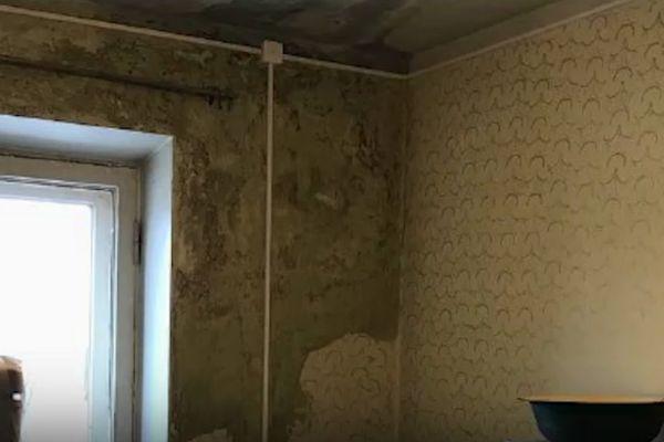 Домоуправляющая компания в Нижнем Новгороде платит пенсионерке деньги за протекающую крышу