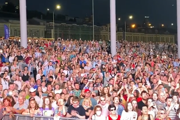 Леонид Агутин посочувствовал нижегородцам на концерте «Столицы закатов» 19 июня