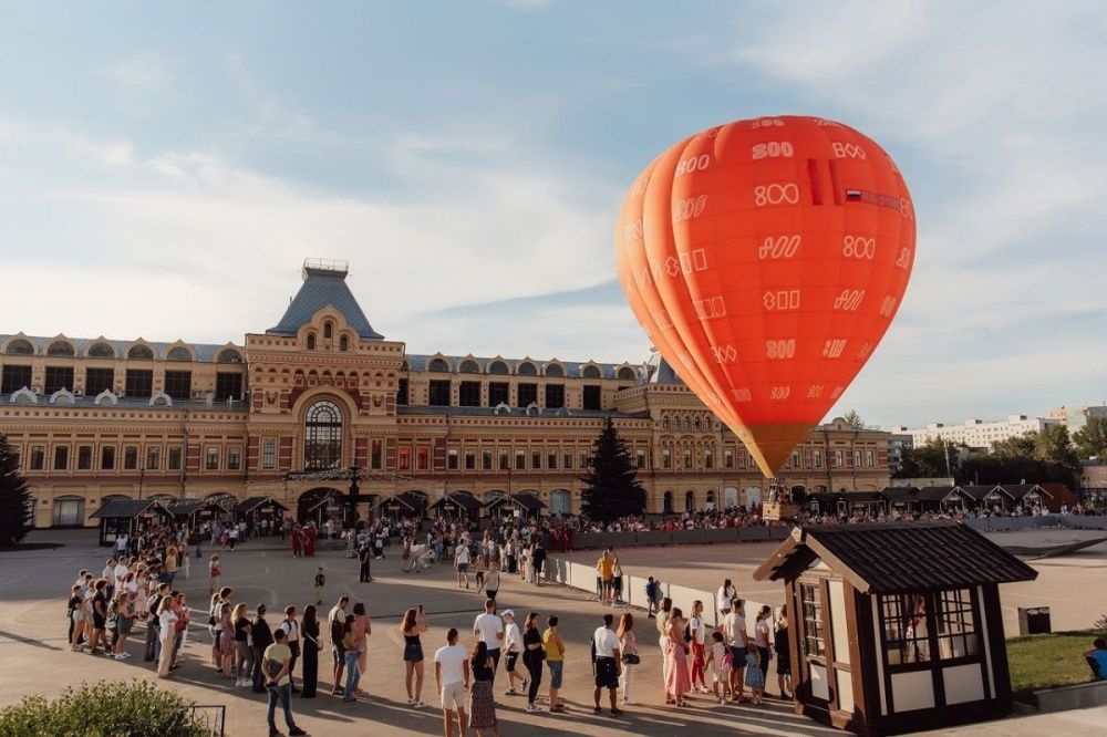 Огромные очереди выстраиваются на подъем на воздушном шаре на Нижегородской ярмарке