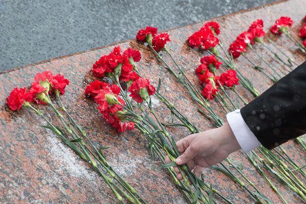 Временный мемориал установят в Нижнем Новгороде в память о погибших в казанской школе 