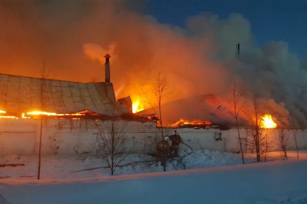 Пожар в Оранском мужском монастыре полностью потушен