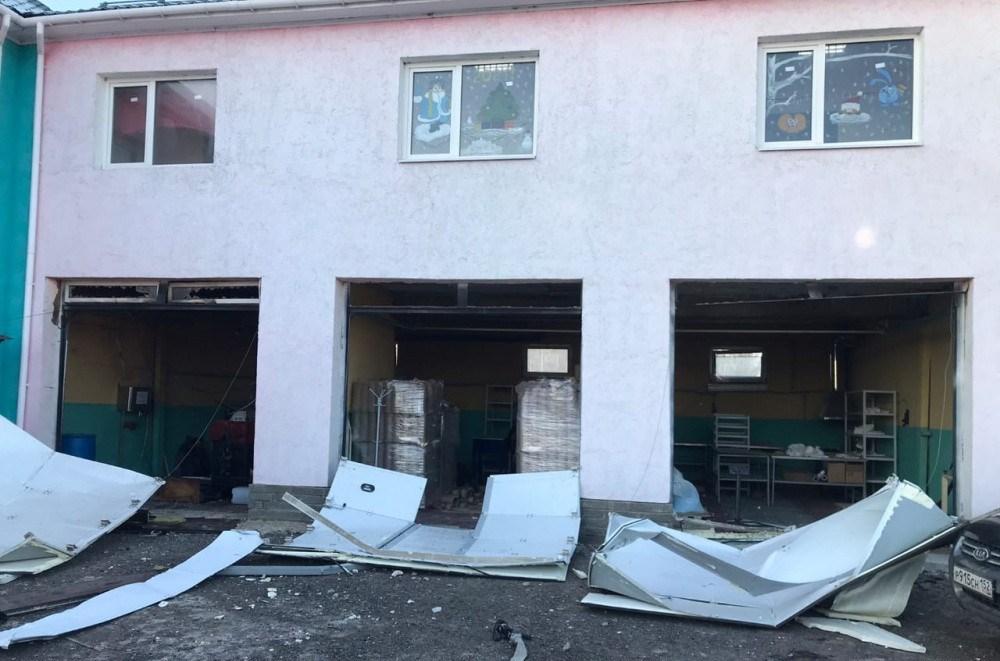 Взрыв в здании бывшей автомойки прогремел в Володарске