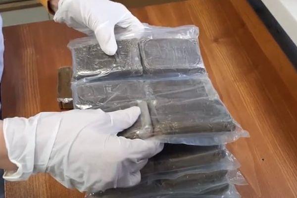 Около 5 кг наркотиков изъяли нижегородские полицейские у пассажиров автомобиля 