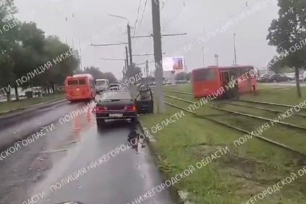 Три человека пострадали в ДТП с автобусом на проспекте Ленина
