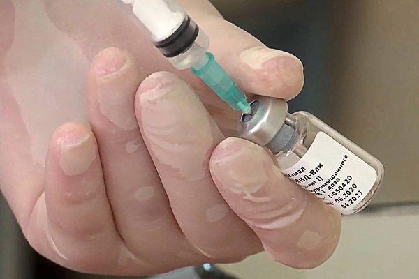 Вакцинация сотрудников от коронавирусной инфекции началась на ГАЗе