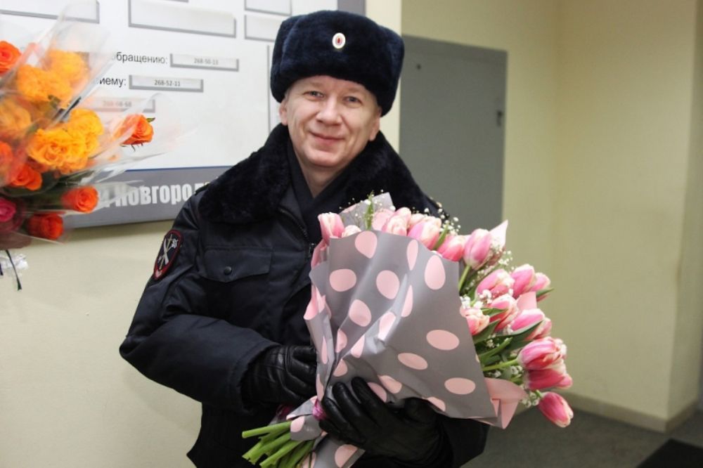 Фото Оркестр ГУ МВД поздравил нижегородок с 8 марта - Новости Живем в Нижнем