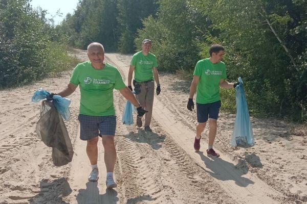 Более 400 мешков мусора собрали волонтеры на Силикатном озере за три месяца