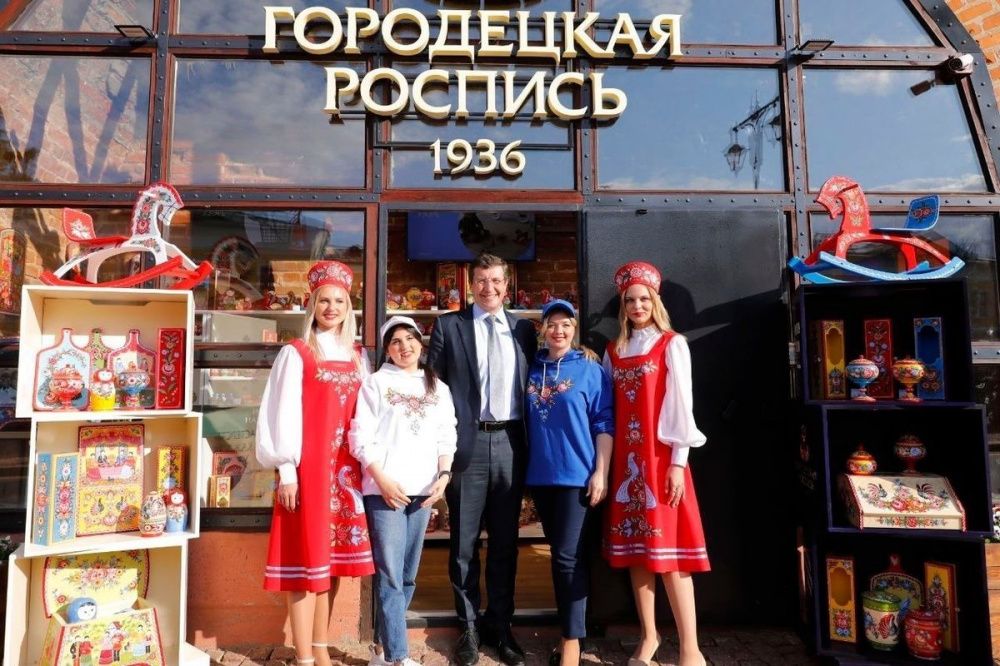 Фирменный магазин городецкой росписи заработал в Нижегородском кремле
